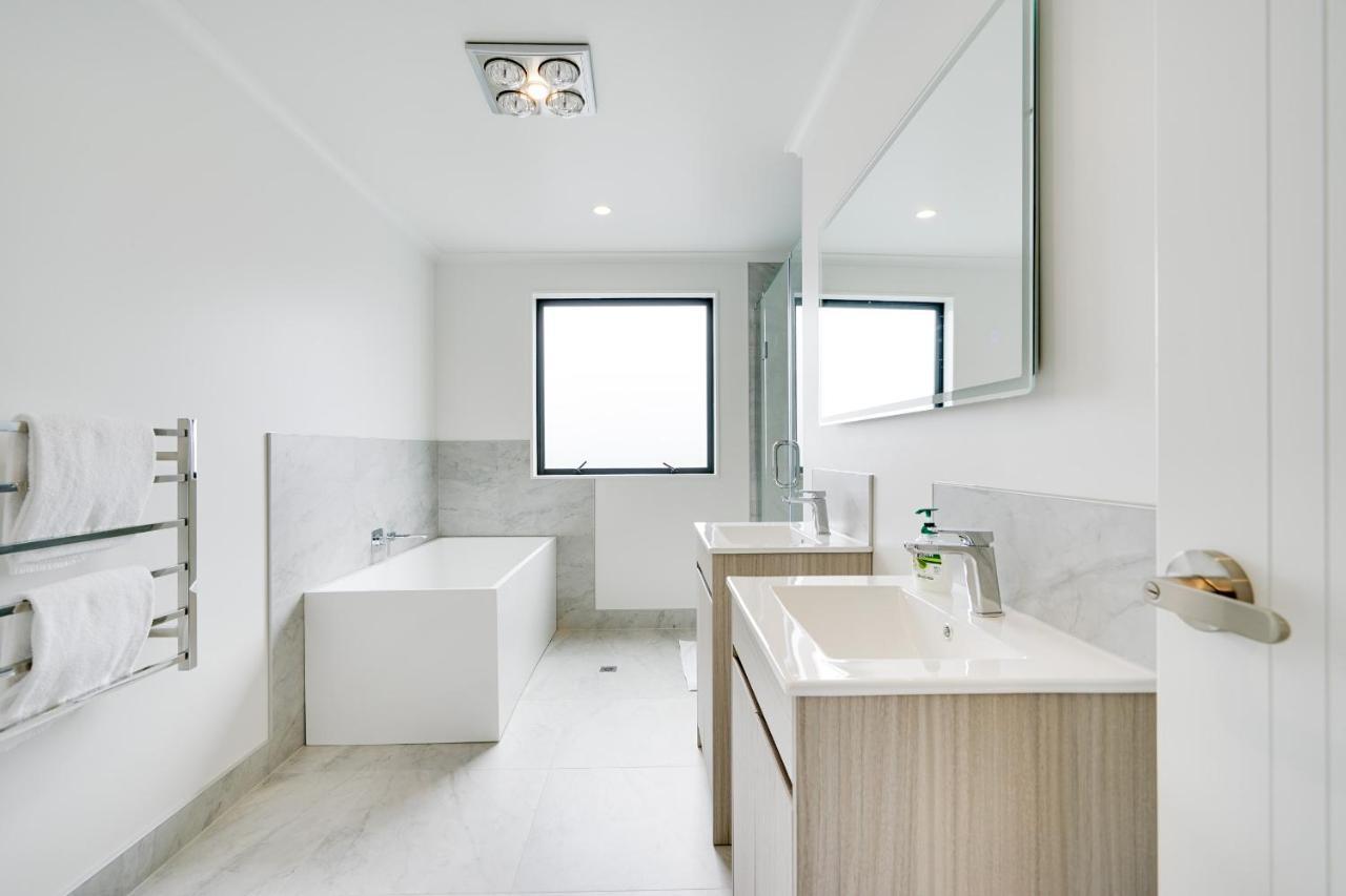 Fabulous River View - Brand New House In Hamilton Exterior photo